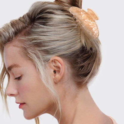 KITSCH Blonde Marble Claw Clip - on-model lifestyle
